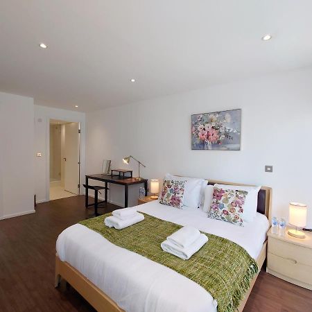 Fully Serviced Two Bed Apartment By Excel & O2 Лондон Екстер'єр фото
