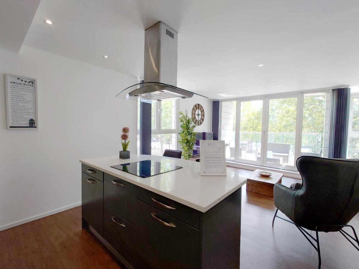 Fully Serviced Two Bed Apartment By Excel & O2 Лондон Екстер'єр фото