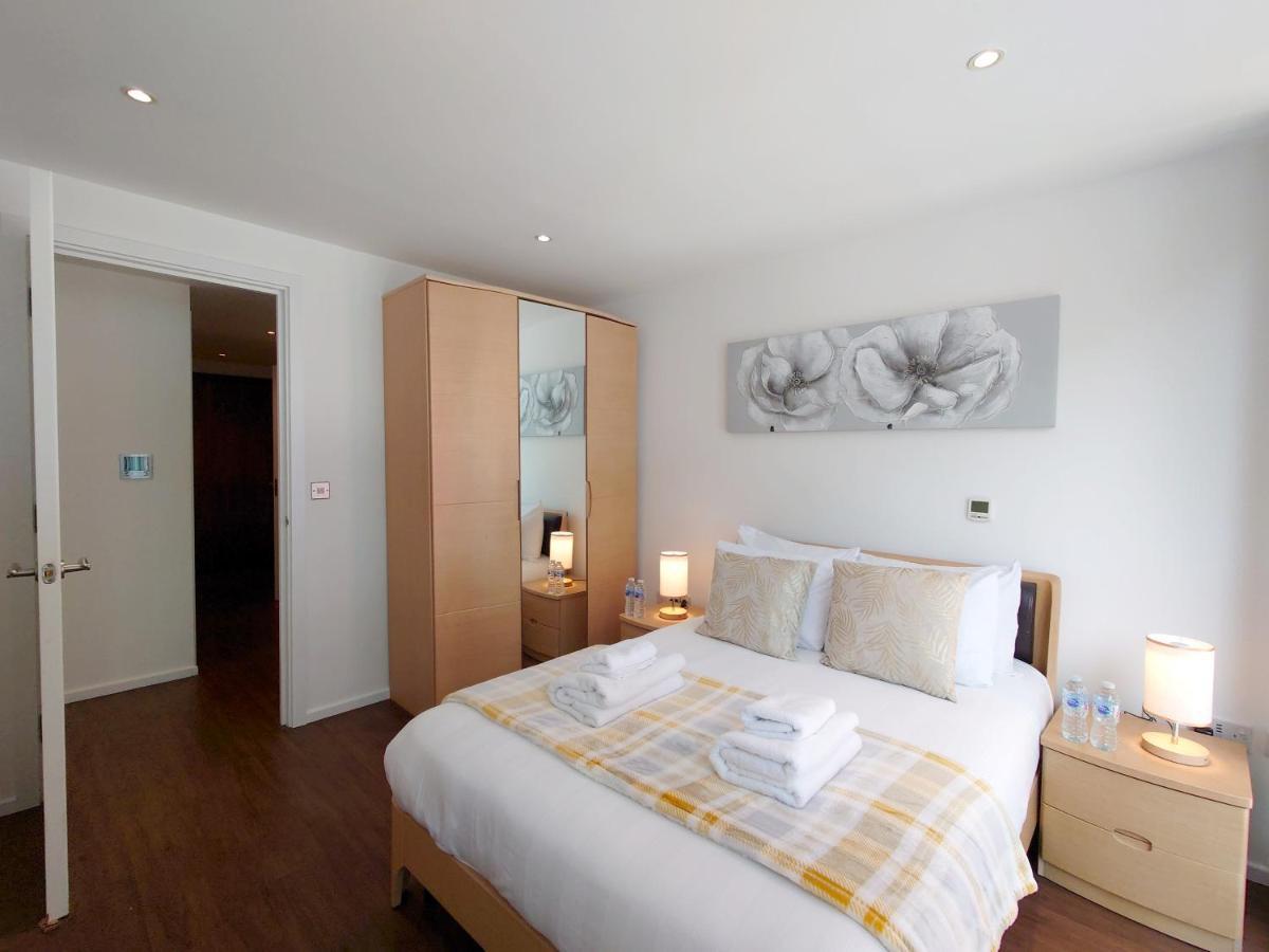 Fully Serviced Two Bed Apartment By Excel & O2 Лондон Екстер'єр фото