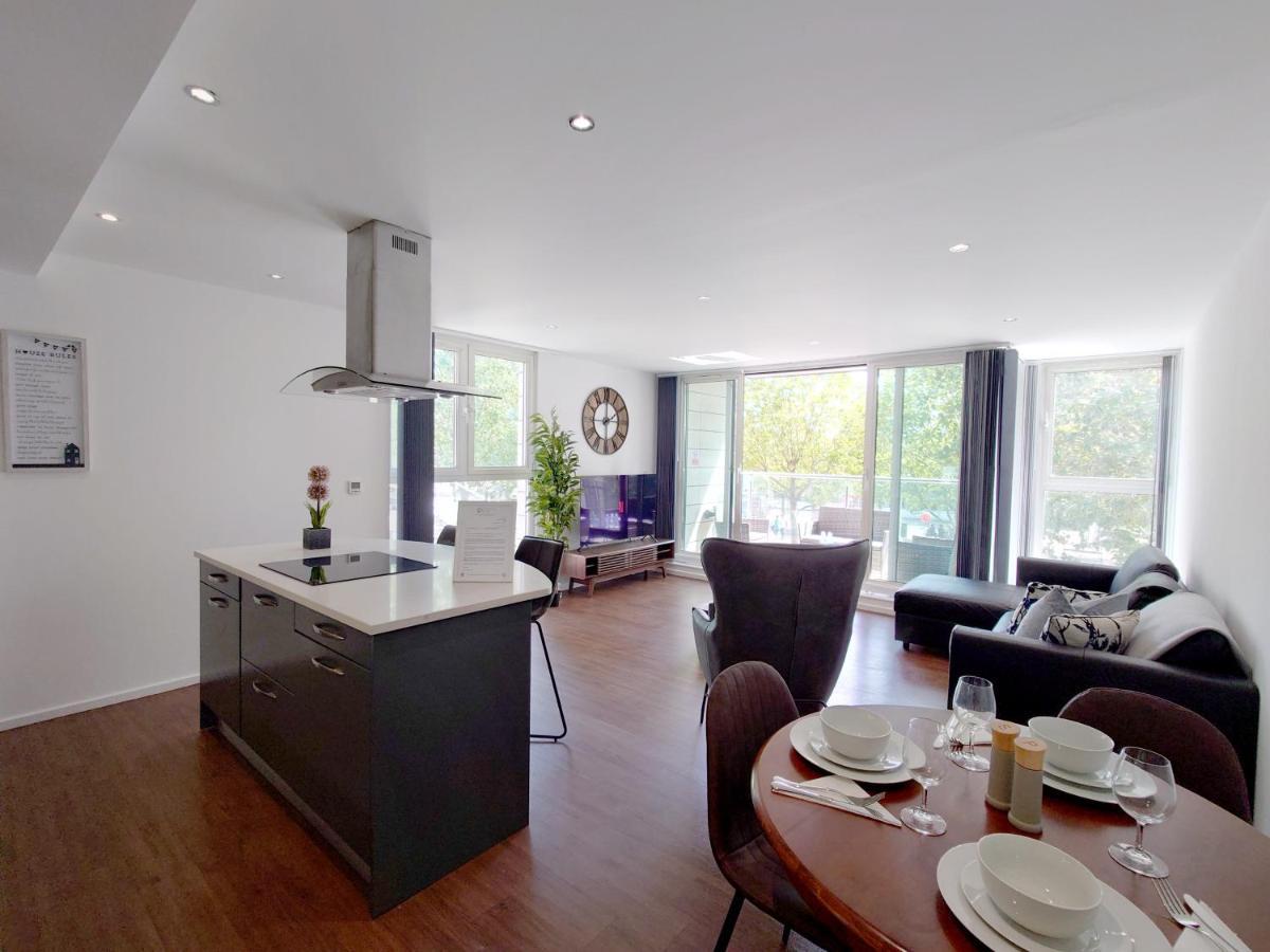 Fully Serviced Two Bed Apartment By Excel & O2 Лондон Екстер'єр фото