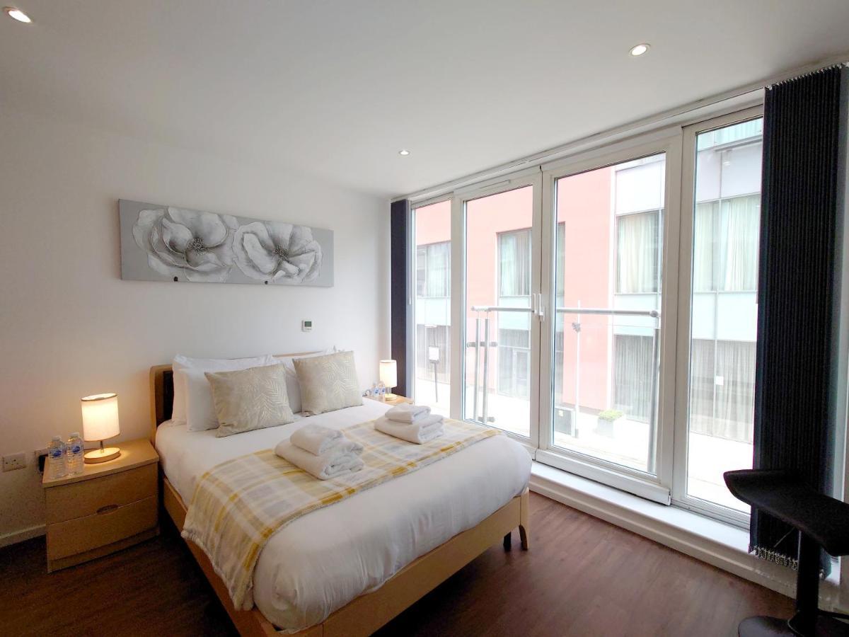 Fully Serviced Two Bed Apartment By Excel & O2 Лондон Екстер'єр фото